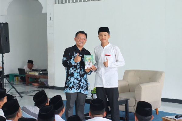 Pondok Pesantren Daarul Muttaqien Parung Bogor adakan kegiatan Seminar Penguatan Nilai – Nilai Kepesantrenan bersama Motivator Pendidikan