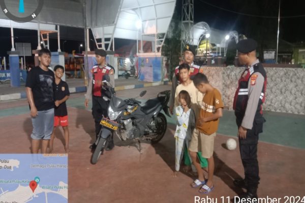 Patroli Malam Perintis Presisi Polsek Kepulauan Seribu Utara Antisipasi Gangguan Kamtibmas dan Cegah Tawuran Remaja