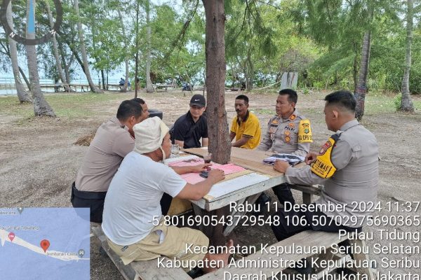 Kapolsek Kepulauan Seribu Selatan dan Bhabinkamtibmas Pulau Tidung Laksanakan Giat Cooling System Pasca Pilkada 2024