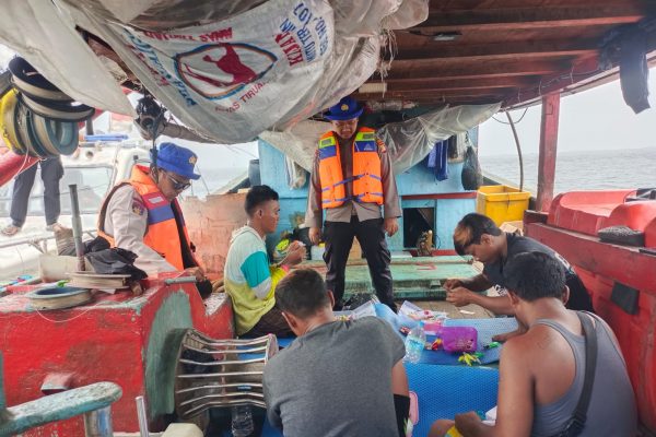 Patroli Laut Satpolairud Polres Kepulauan Seribu Ajak Nelayan Waspada Cuaca Buruk