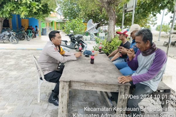 Bhabinkamtibmas Pulau Pari Ajak Warga Jaga Kerukunan Pasca Pilkada DKI 2024