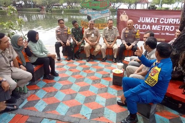 Wakapolres Kepulauan Seribu Kompol Zaroki Gelar Jumat Curhat di Pulau Untung Jawa