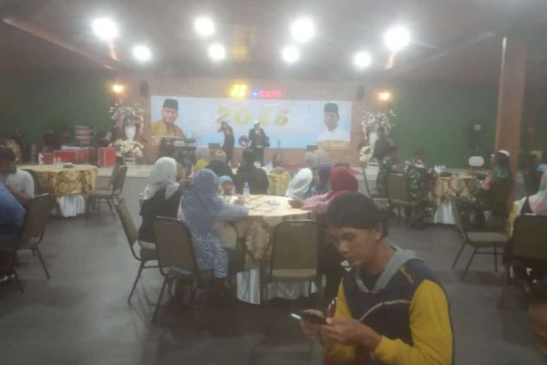 Kedepankan Silaturahmi, H.Sarmili Tokoh Masyarakat Sukmajaya Gelar Pesta Kembang Api dan Prasmanan di Malam Tahun Baru 2025
