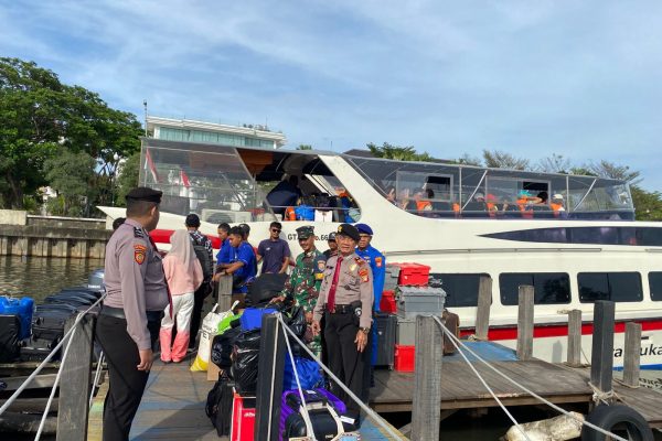 Polres Kepulauan Seribu Amankan Keberangkatan Wisatawan di Dermaga Marina Ancol