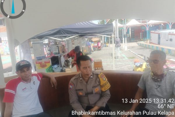Bhabinkamtibmas Pulau Kelapa Jalin Silaturahmi dengan Warga dalam Sambang Rutin