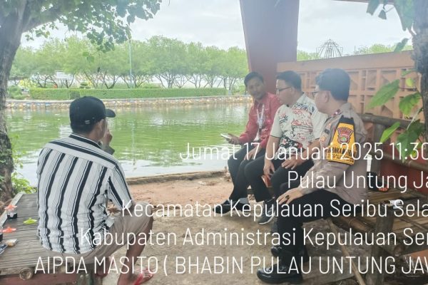 Bhabinkamtibmas Pulau Untung Jawa Sambangi Warga, Tegaskan Pentingnya Sinergi dalam Menjaga Kamtibmas