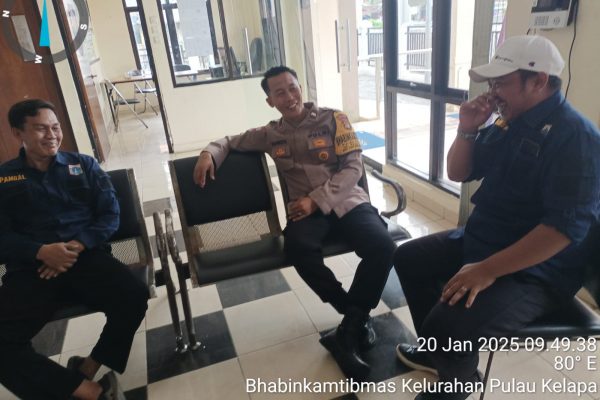 Bhabinkamtibmas Pulau Kelapa Sambang Warga, Ajak Jaga Keamanan dan Jauhi Judi Online