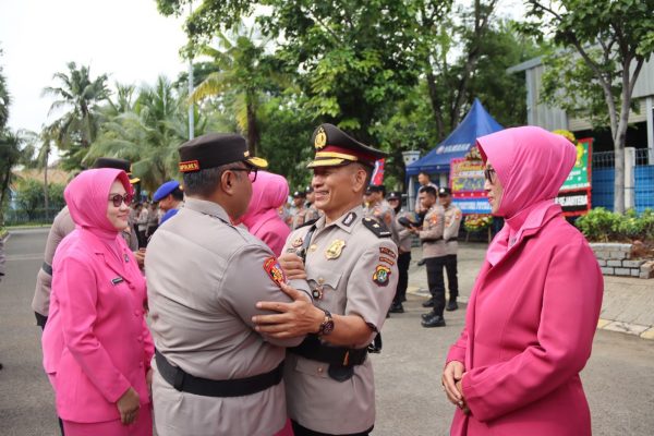Kapolres Kepulauan Seribu Pimpin Upacara Sertijab Kasat Binmas dan Kasat Polairud