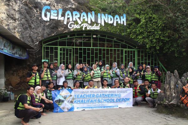 Ghatering Guru Kholifah School Kota Depok Ke Jogyakarta Bersama Dirgantara AIA Tour Travel Depok