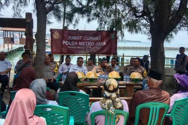 Kapolres Kepulauan Seribu Gelar Jumat Curhat di Pulau Lancang, Sampaikan Pesan Kamtibmas