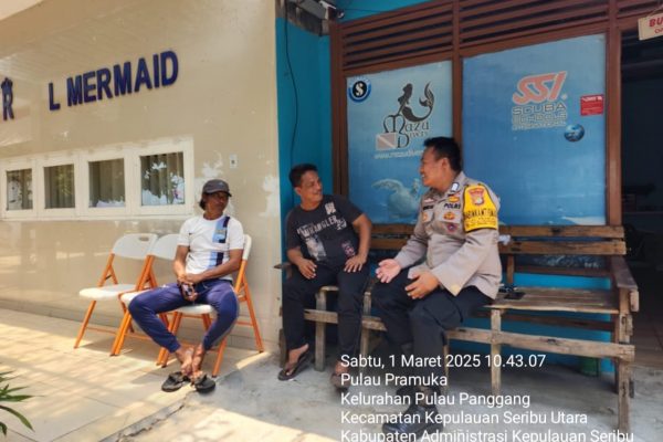 Polisi Baik Peduli Masyarakat: Bhabinkamtibmas Pulau Pramuka Sambangi Warga dan Beri Himbauan Kamtibmas