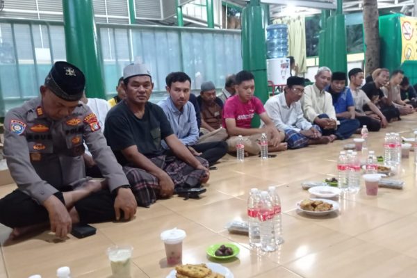 Polres Kepulauan Seribu Gelar Pembagian Takjil dan Buka Puasa Bersama di Masjid Baitul Janna Marina Ancol
