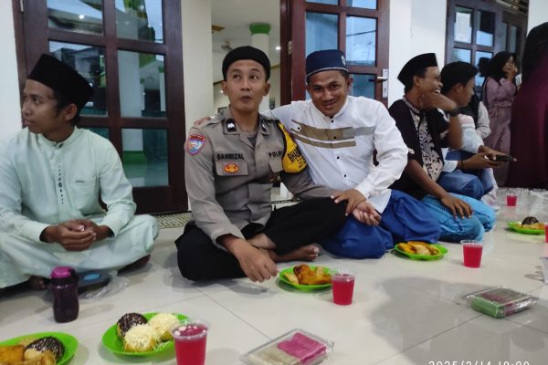 Bhabinkamtibmas Pulau Kelapa Hadiri Santunan Anak Yatim dan Buka Bersama di Masjid Jami Al-Falah