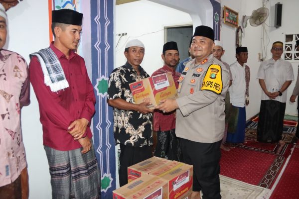 Kapolres Kepulauan Seribu Safari Subuh Ramadhan di Pulau Payung, Perkuat Silaturahmi dan Ciptakan Situasi Kondusif