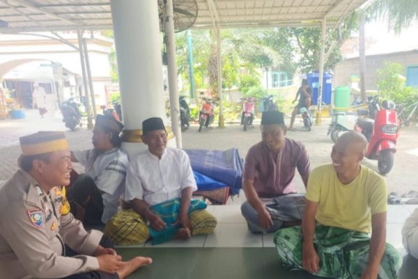 Bhabinkamtibmas Pulau Pramuka Sambangi Tokoh Agama, Perkuat Silaturahmi dan Jaga Kamtibmas di Bulan Ramadan