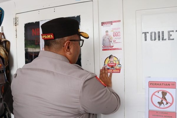 Kapolres Kepulauan Seribu Cek Kapal dan Berikan Himbauan Keselamatan kepada Pemudik di Dermaga 16 Marina Ancol