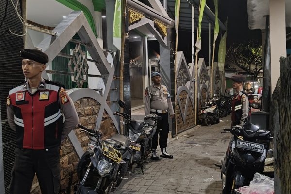 Polisi Baik dan Humanis: Polsek Kepulauan Seribu Utara Gelar Patroli Sahur Cegah Pencurian Rumah Kosong