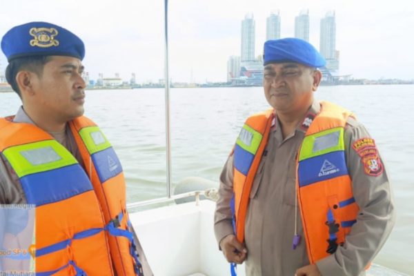 Polisi Baik, Satpolairud Polres Kepulauan Seribu Gelar Patroli Laut Antisipasi Kejahatan Selama Pengamanan Lebaran 2025