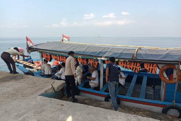 Polisi Baik dan Humanis Amankan Dermaga di Pulau-Pulau, Ciptakan Rasa Aman bagi Warga dan Wisatawan