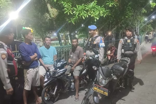 Polisi Baik dan Humanis, Polsek Kepulauan Seribu Utara Patroli Malam Himbau Warga Hindari Judi Online dan Bahaya Tawuran
