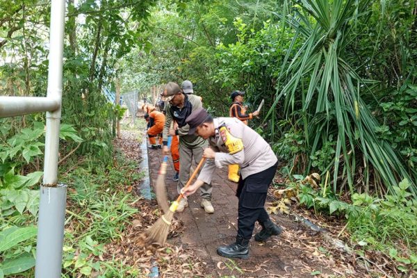 Bhabinkamtibmas Pulau Tidung Hadiri Kegiatan Perapihan Lokasi Pulau Tematik “Pulau Kucing” Bersama PLT Bupati dan Sejumlah Pejabat Terkait