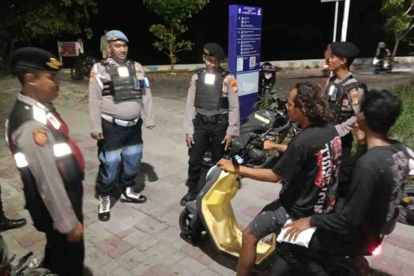 Polsek Kepulauan Seribu Utara Gelar Patroli Malam Humanis dalam Rangka Operasi Berantas Jaya