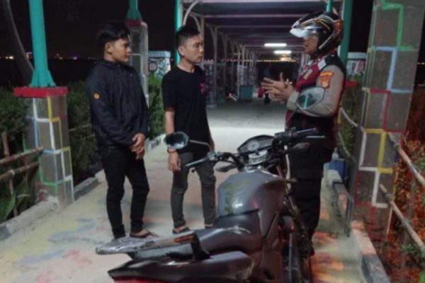 Polisi Humanis, Polsek Kepulauan Seribu Selatan Patroli Malam Sampaikan Imbauan Kamtibmas