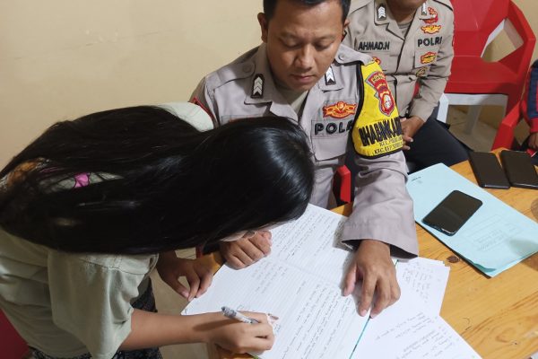 Polsubsektor Pulau Lancang Bersama Bhabinkamtibmas Lakukan Problem Solving Kasus Perkelahian Remaja Putri