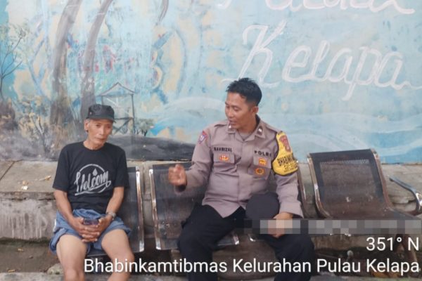 Bhabinkamtibmas Pulau Kelapa Sambangi Tokoh Masyarakat, Jalin Sinergi untuk Tingkatkan Keamanan Wilayah
