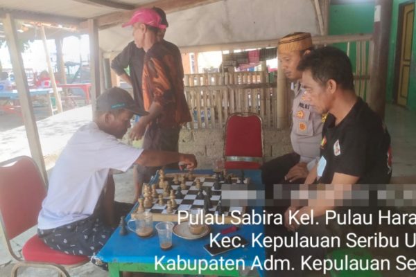 Bhabinkamtibmas Pulau Sabira Sambangi Tokoh Masyarakat, Wujudkan Sinergi dan Keamanan Wilayah