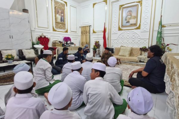 Jumat Berkah, Satreskrim Polres Pelabuhan Tanjung Priok Berbagi Kebahagiaan di Pondok Pesantren Al Misbah