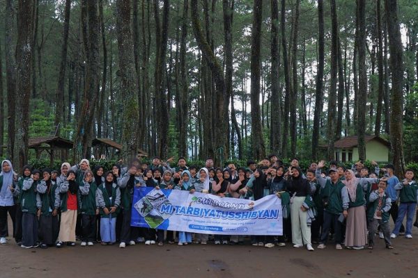 MI TARBIYATUSSHIBYAN Adakan Kegiatan Outbond Ke Grafika Cikole bersama Dirgantara AIA Tour Travel Depok