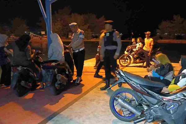 Polisi Humanis Polsek Kepulauan Seribu Utara Gelar Patroli Malam, Himbau Warga Cegah Premanisme