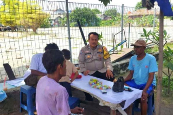 Bhabinkamtibmas Pulau Pramuka Sambangi Tokoh Masyarakat, Ajak Bersama Jaga Keamanan Wilayah