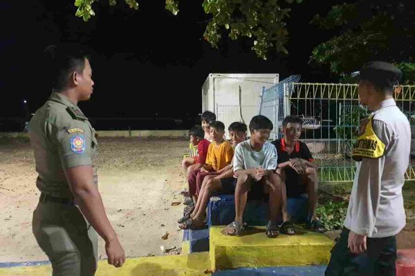Polisi Humanis Patroli Malam, Cegah Premanisme dan Tawuran Remaja di Kepulauan Seribu Utara