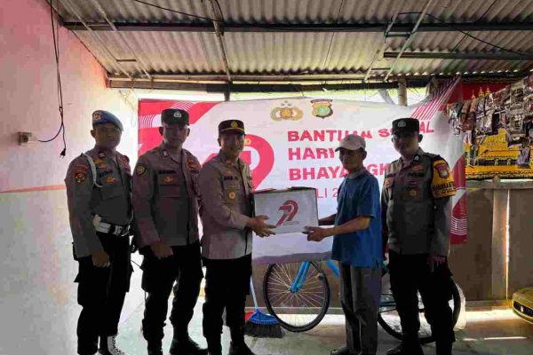 Baksos HUT Bhayangkara ke-79, Polsek Kepulauan Seribu Selatan Sambangi Warga dan Tokoh Masyarakat di Pulau Pari