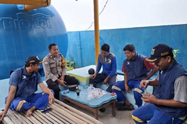 Bhabinkamtibmas Pulau Tidung Sambang Tokoh Masyarakat, Tekankan Sinergi Cegah Premanisme dan Judi Online