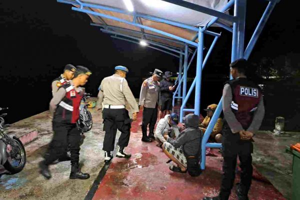 Patroli Malam Perintis Presisi Polsek Kepulauan Seribu Utara Antisipasi Premanisme dan Kenakalan Remaja