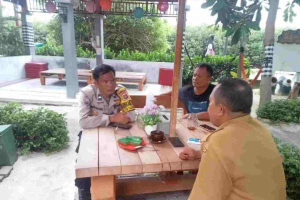 Cegah Premanisme, Bhabinkamtibmas Pulau Panggang Sambang Tokoh Masyarakat dan Himbau Warga Jauhi Judi Online