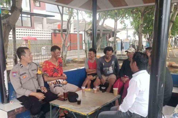 Bhabinkamtibmas Pulau Kelapa Sambang Tokoh Masyarakat, Perkuat Sinergi Jaga Kamtibmas