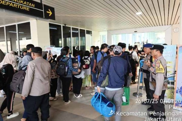 Polsek Kawasan Sunda Kelapa Polres Priok Laksanakan Pengamanan Wisata Kepulauan Seribu di Dermaga Kali Adem