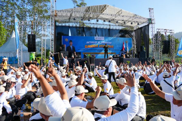 Dongkrak Kinerja, Kemendukbangga/BKKBN Jabar Hadirkan Kopassus Gembleng Ribuan Pegawai di Bawah Suhu Ekstrem