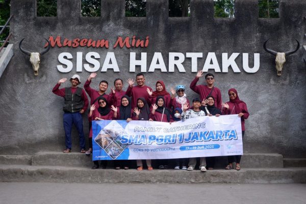 SMA PGRI 1 Jakarta Timur adakan kegiatan Family Gathering 2025 Ke Yogyakarta Bersama Dirgantara AIA Tour Travel Depok