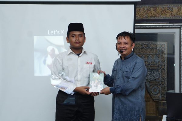Asah Skilll Public Speaking Santri, Pesantren Modern Darussalam Al-Hunafaa Karawang hadirkan Motivator Alumni Gontor