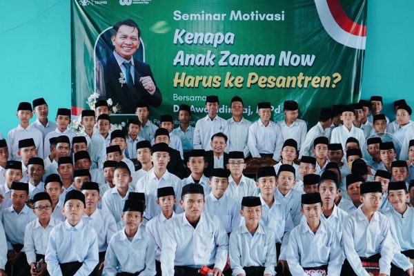 Pondok Pesantren Raudhatut Tauhid Bogor Jawa Barat Gelar Motivasi Santri “Kenapa Anak Zaman Now Harus Ke Pesantren” Bersama Motivator Nasional Alumni Gontor