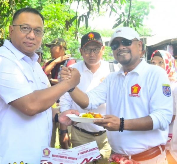 H. Edi Masturo Ketua Fraksi Partai Gerindra DPRD Kota Depok bersama H. Pradi Supriyatna Ketua DPC Gerindra Depok dan H. Hamzah Sekjen DPC Gerindra Depok.(Foto : Istimewa)