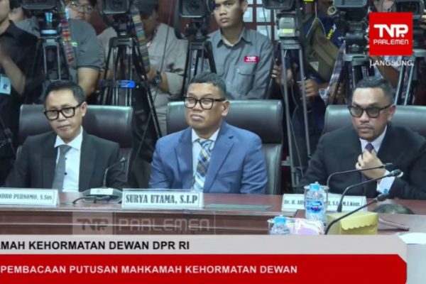 Beda Nasib Uya Kuya dan Ahmad Sahroni usai Putusan MKD: Ada yang Aktif Lagi hingga Tetap Nonaktif dari Kursi DPR