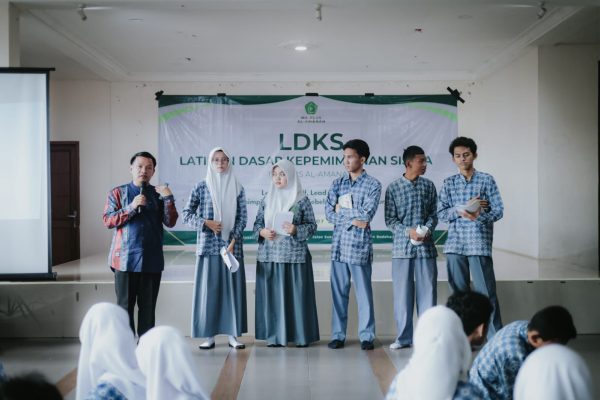 Gelar Latihan Dasar Kepemimpinan Siswa (LDKS), Madrasah Aliyah Plus Al-Amanah Hadirnya Motivator Alumni Gontor