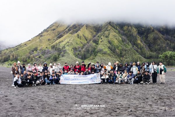 SMP Dharma Karya UT Tangsel Adakan Studi Tour Wisata Edukasi ke Gunung Bromo dan Malang Tahun 2025