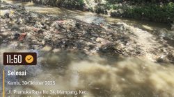 Kondisi terusan Kali Cabang Tengah anak Kali Krukut Kelurahan Mampang yang memprihatinkan.(Foto : Edisi.id)